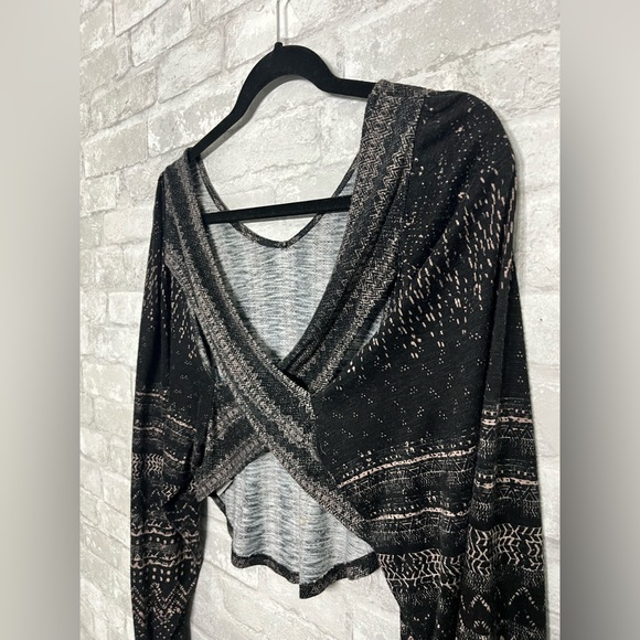 PATRONS OF PEACE - boho grey blouse long sleeve cross back details - size XS - Picture 6 of 8